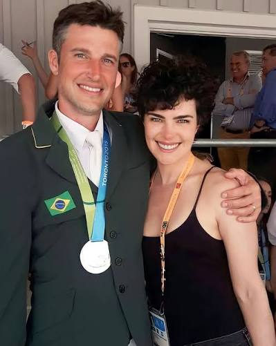 Hoje é o aniversário do Henrique, esposo da Ana Paula. Essa foto é de quando ele foi competir nos Jogos Pan-Americanos, em Toronto, no Canadá (2015). Ele competiu em equipe e faturou