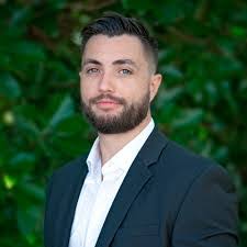 Logan Pittman's Instagram, Twitter & Facebook