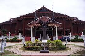 Bangunan bersejarah di malaysia yang sangat menakjubkan ini berdiri megah di depan dataran merdeka. Tempat Bersejarah Di Perak Darul Ridzuan