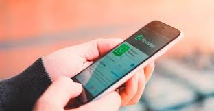 Quando whatsapp non funziona, quando ci sono problemi così diffusi che è impossibile usare correttamente il servizio, allora si parla di whatsapp down. Whatsapp Down Worldwide App Not Working Across The World