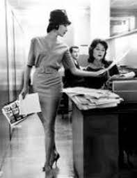 Pantalon large en lin, pantalon coupe flare, pantalon carotte, pantalon boyfriend, pantalon baggy pour femmes, pantalon patte d'éléphant. Mode 1950 La Mode Des Annees 50 Vue Par Elle Fr Mode 1950 Elle