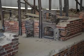 Ebrei, oppositori politici, rom, omosessuali, testimoni di geova e altri detenuti furono costretti a lavorare e a vivere in condizioni disumane. La Storia Del Campo Di Concentramento Di Sachsenhausen In 10 Punti Berlino Magazine