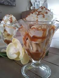 Coupes De Glace Banana Split Au Caramel Recette Banana Split Coupe De Glace Glace Banana Split