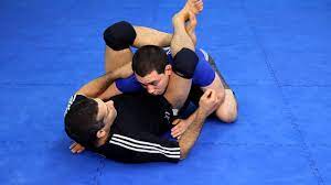 How to Do the Triangle Choke | MMA Fighting - YouTube