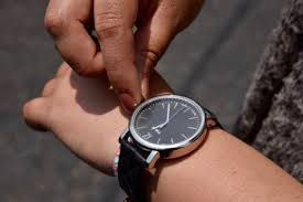 El horario de verano tiene como objetivo aprovechar la luz natural, la larga duración de los días y la caída temprana de la noche. Cambio De Horario Mexico Retrasa Una Hora Su Reloj Esta Noche Infobae