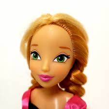 Jakks Pacific Winx Club 2012 Flora Rock Concert Collection Doll