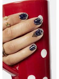 Simple prom nail art design for simple women, pictures of nail art, images of nail art gallery, cute nails for prom, simple nail designs, arcrylic nails prom. 32 Cutest Prom Nail Art Designs Best Manicure Ideas For Prom 2021