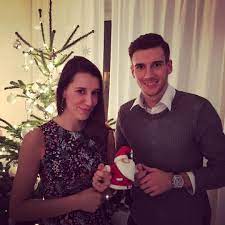 German & english social network:. Leon Goretzka Wiki 2021 Girlfriend Salary Tattoo Cars Houses And Net Worth