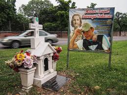That same year, el chapo's eldest son, edgar guzman, was gunned down in a supermarket parking lot in culiacan, the spot now marked by a stone cross. Photos Of The Gangster Memorials In El Chapo S Home City