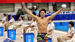 他於2016年 里約奧運會 在 100公尺蝶式項目 以50.39秒擊敗奧運金牌與獎牌數紀錄保持人 麥可·菲爾普斯 而獲得 金牌 ，這. è²çˆ¾æ™®æ–¯è¼¸äº† å¥ªä¸‹å¥§é‹22é‡'ç‰Œçš„å‚³å¥‡é£›é­šç«Ÿç„¶è¼¸çµ¦äº† é¦™æ¸¯ç¶²ä¸Šé›œèªŒ