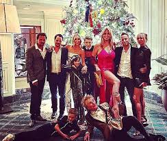 It's safe to say that the stewart bloodline will be around for many generations. Rod Stewart Rings In New Year With Wife Penny Lancaster And Six Of His Children Readsector