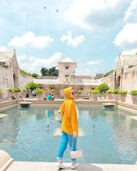Taman cerme merupakan salah satu taman unik di pusat kota malang, dimana taman ini berbentuk segitiga yang menjadi persimpangan jalan merbabu, jalan buring, dan jalan cerme. Top 150 Tempat Wisata Jogja Terhits Terfavorit 2021