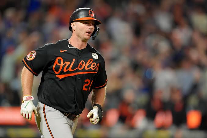 The Polar Bear’s Bitter Return: Pete Alonso Blasts 300th Homer in Emotional Citi Field Homecoming