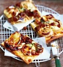 Flammkuchen Mit Ziegenkase Und Datteln Rezept Lecker Rezepte Flammkuchen Ziegenkase Datteln Rezepte
