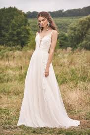 Unter den kleidern mit offenem rücken gibt es modelle, die kaum zurückh alt nackten schultern. Stil 66144 V Ausschnitt Kleid Mit Offenem Rucken Und Linearen Spitzenapplikationen Lillian West