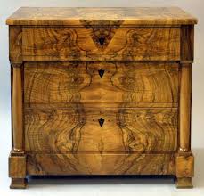 Biedermeier Kommode 1 H 19 Jh Nussbaum Und Nussbaummaser Auf Nadelholz Furniert Gerader Dreischubiger Korpus Biedermeier Mobel Biedermeier Antike Mobel