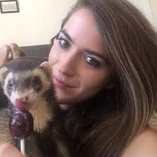 Michelle Erotas (@uhbutton)