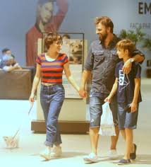 Check spelling or type a new query. Fernanda Vasconcellos E Flagrada Em Passeio Com Cassio Reis E O Filho Dele Em Shopping