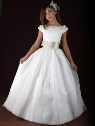 Los Vestidos Mas Bonitos De Primera Comunion En Glamour Novias Parla Siguenos Tambien En Https Www Fancy Dresses Wedding Flower Girl Dresses Girls Dresses