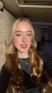 Keira Davis's Instagram, Twitter & Facebook