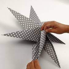 Weihnachtssterne aus transparentpapier für die weihnachtszeit basteln. Sterne Aus Quadratischem Papier Mit 7 Zacken Sterne Basteln Fur Weihnachten Weihnachtsstern Basteln Basteln Weihnachten Sterne Papier