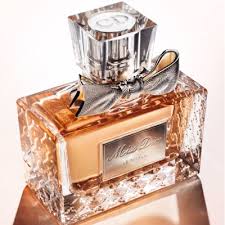 Namun azman perasan.hatinya sangat tenang apabila tercium satu bau yang sangat wangi.betul betul wangi dan boleh dikatakan paling wangi dalam hidupnya. Minyak Wangi Yang Popular Untuk Kanak Kanak Perempuan