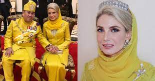 Umum mengetahui, tengku mahkota kelantan, tengku dr muhammad faiz petra ibni sultan ismail petra telah menamatkan zaman bujangnya dengan pilihan hati cik puan sofie louise johansson. Ramai Puji Penampilan Cik Puan Sofie Louise Johansson Yang Cantik Berselendang Sinar Viral Network