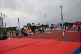 Si le perchiste n'adopte pas une certaine posture. Actualite Quand Le Hors Stade Joue A Faire De Club Athletisme Athletic Club Andelysien Clubeo
