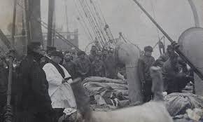 Rare Picture Of Titanic Victims Shows Prayers Said Over Their Bodies Rms Titanic Titanic Facts Titanic