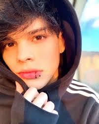 Dora Borrayo's Instagram, Twitter & Facebook