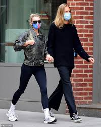 Tom daley is an english diver, specialising in the 10 metre platform event. Elsa Hosk And Beau Tom Daly Wear Protective Masks As They Pack On The Pda During Stroll In Nyc Readsector