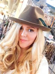 Mandy Arthur (@MandyDArthur)