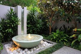 Mur Anti Bruit Dans Conseils Pour Experience De Tranquillite Fontaine De Jardin Moderne Fontaine De Jardin Amenagement Jardin