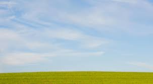 Gambar langit awan awan hijau pemandangan alam padang rumput. Wallpaper Rumput Langit Awan Lanskap Hd Alam Layar Lebar Definisi Tinggi Layar Penuh