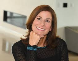 Stefanie Straub's Instagram, Twitter & Facebook