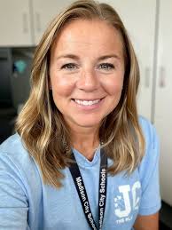 Erin Riddle's Instagram, Twitter & Facebook