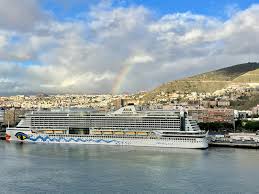 Aidaperla, with aidaperla you feel the heart beat of a new generation of ships. Santa Cruz Aidaperla Trifft Mein Schiff 2 Auf Teneriffa
