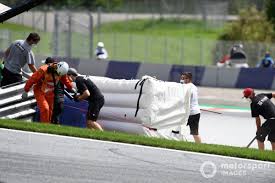 Un preocupante accidente al final de la sesión clasificatoria del gran premio de italia de moto3, este sábado, con el suizo jason dupasquier como principal afectado, retrasó los. Milagro En Motogp Rossi Y Vinales Esquivan Dos Motos Volando