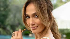 Jennifer Lopez posó con un vestido transparente y lencería a la vista  después de separarse de Ben Affleck