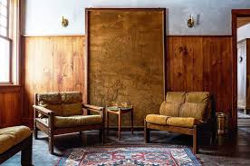 When Scott Arnold And Christiana Mavromatis Purchased Minwawa A Sprawling House In The Mountain Valley Of Hayfield Nestle Home Interior Design Vintage Chairs