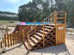 Designing and creating steps for an above ground pool can be challenging than those of inground facilities. Diy Pallet Stairs Swimming Pool Terra Dos Anjos Portugal