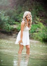 23 Stunning Senior Picture Ideas For Girls Senior Photos Girls Girl Senior Pictures Girl Poses