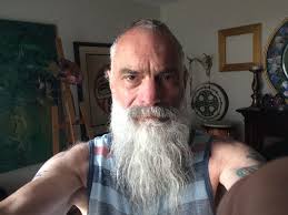 I'm not a fan of beards , but it's kinda growing