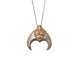 Goblin King Inspired Pendant Necklace Etsy In 2020 Goblin King Labyrinth Costume Labyrinth Tattoo