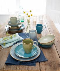 Ein Geschirr In Frischen Blautonen So Sieht Der Gedeckte Tisch Nie Langweilig Aus Kitchen Gadgets Unique Ceramic Dishes Tableware