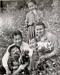 Лариса кужугетовна, появившаяся на свет 21 января 1953 года, — старшая полнородная сестра лариса, сергей и ирина стали плодом любви кужугета серэевича шойгу, тувинца по. Sergej Shojgu Biografiya Informaciya Lichnaya Zhizn Foto Video