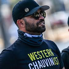 Police said tarrio was arrested monday as he arrived in washington. Enrique Tarrio Der Chef Der Proud Boys Verkauft Jetzt Black Lives Matter Shirts Stern De