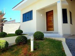 Obviamente se convirtió en el eje de toda la casa, inyectándole color y energía a cada piso. 100 Modelos De Casas Para Inspirar O Seu Projeto
