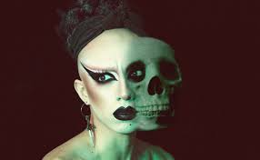 We have eternity to know your flesh 🔪 Ancient Cenobite costume designed by  Junker Designs and @clivebarkerofficial 🔥 Shot by @glitterpimp 📸 Hair by  me using an Arda Wigs Ami Classic in