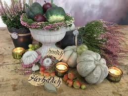 Nimm Dir Die Zeit Mit Freunden Oder Gleichgesinnten Kreativ Zu Sein Bei Uns Findet Ihr Kreativ Kurse Und Workshops Mit Kleinmobel Tischdekoration Metalldosen